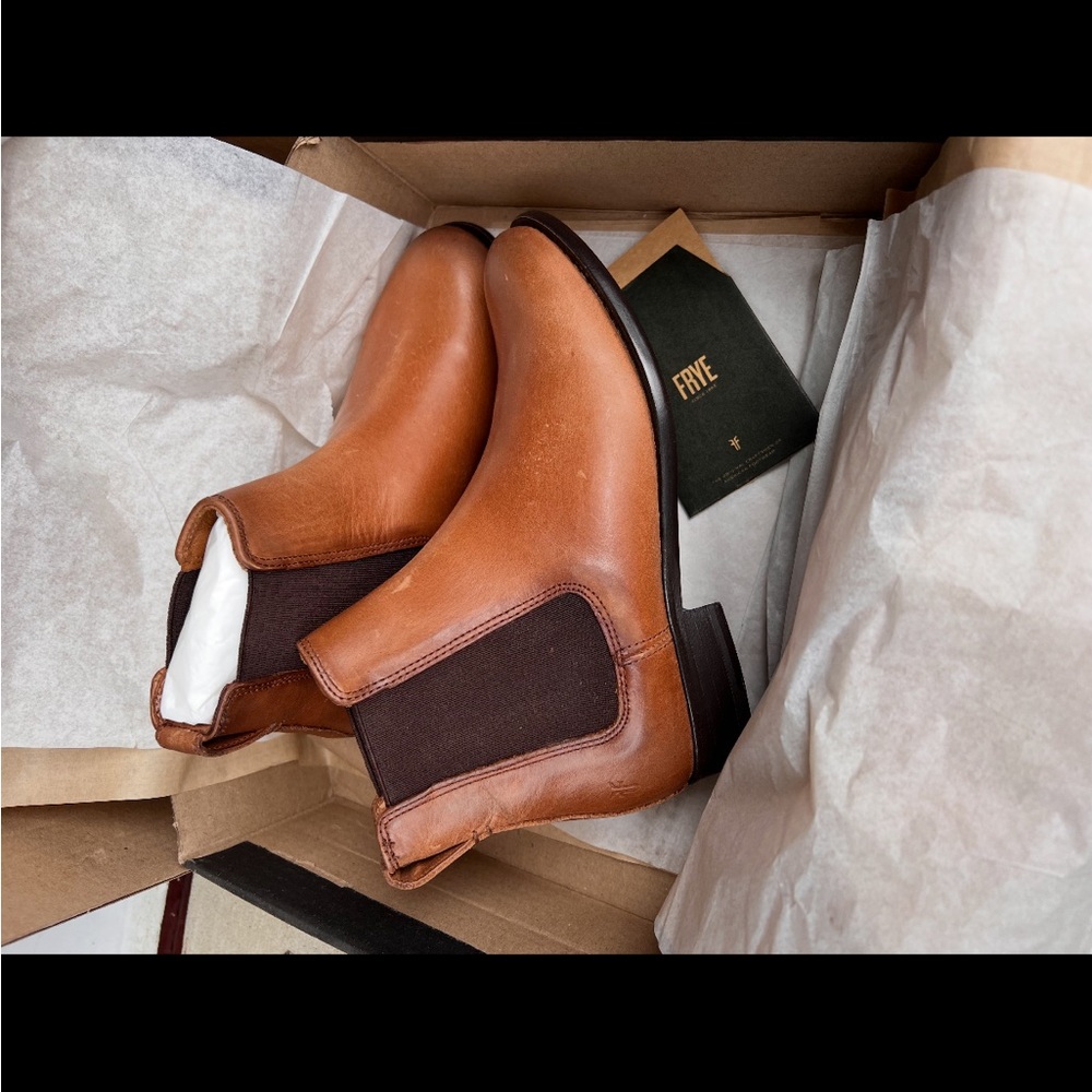 Frye Cognac Leather Chelsea Boots with Dark Brown Panels